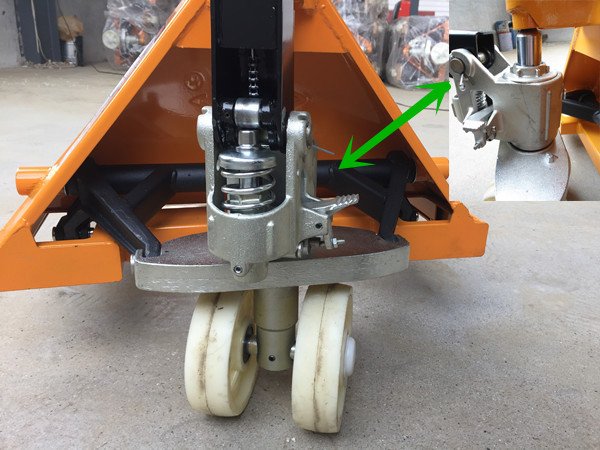 2噸手動(dòng)液壓叉車一站式廠家供應(yīng)地牛多少錢--河北東圣吊索具制造有限公司--小型攪拌機(jī)|石材夾具|液壓堆高車|手動(dòng)叉車