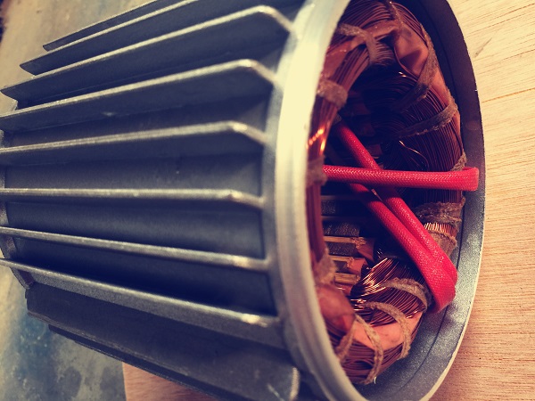 小型攪拌機(jī)電機(jī)內(nèi)部 小型攪拌機(jī)電機(jī)內(nèi)部