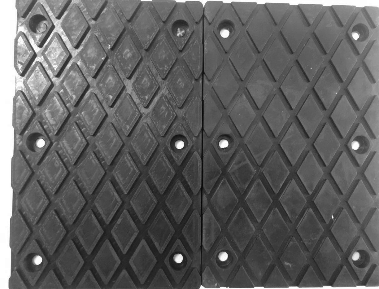 石材吊夾具配備橡膠夾皮實(shí)物照片--河北東圣吊索具制造有限公司--小型攪拌機(jī)|石材夾具|液壓堆高車|手動(dòng)叉車 石材吊夾具配備橡膠夾皮實(shí)物照片--河北東圣吊索具制造有限公司--小型攪拌機(jī)|石材夾具|液壓堆高車|手動(dòng)叉車