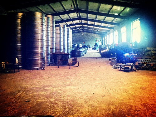 220伏小攪拌車生產(chǎn)車間展示--河北東圣吊索具制造有限公司--小型攪拌機(jī)|石材夾具|液壓堆高車|手動(dòng)叉車