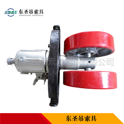 5t手動叉車聚氨酯行走輪細(xì)節(jié)展示圖--河北東圣吊索具制造有限公司--小型攪拌機(jī)|石材夾具|液壓堆高車|手動叉車