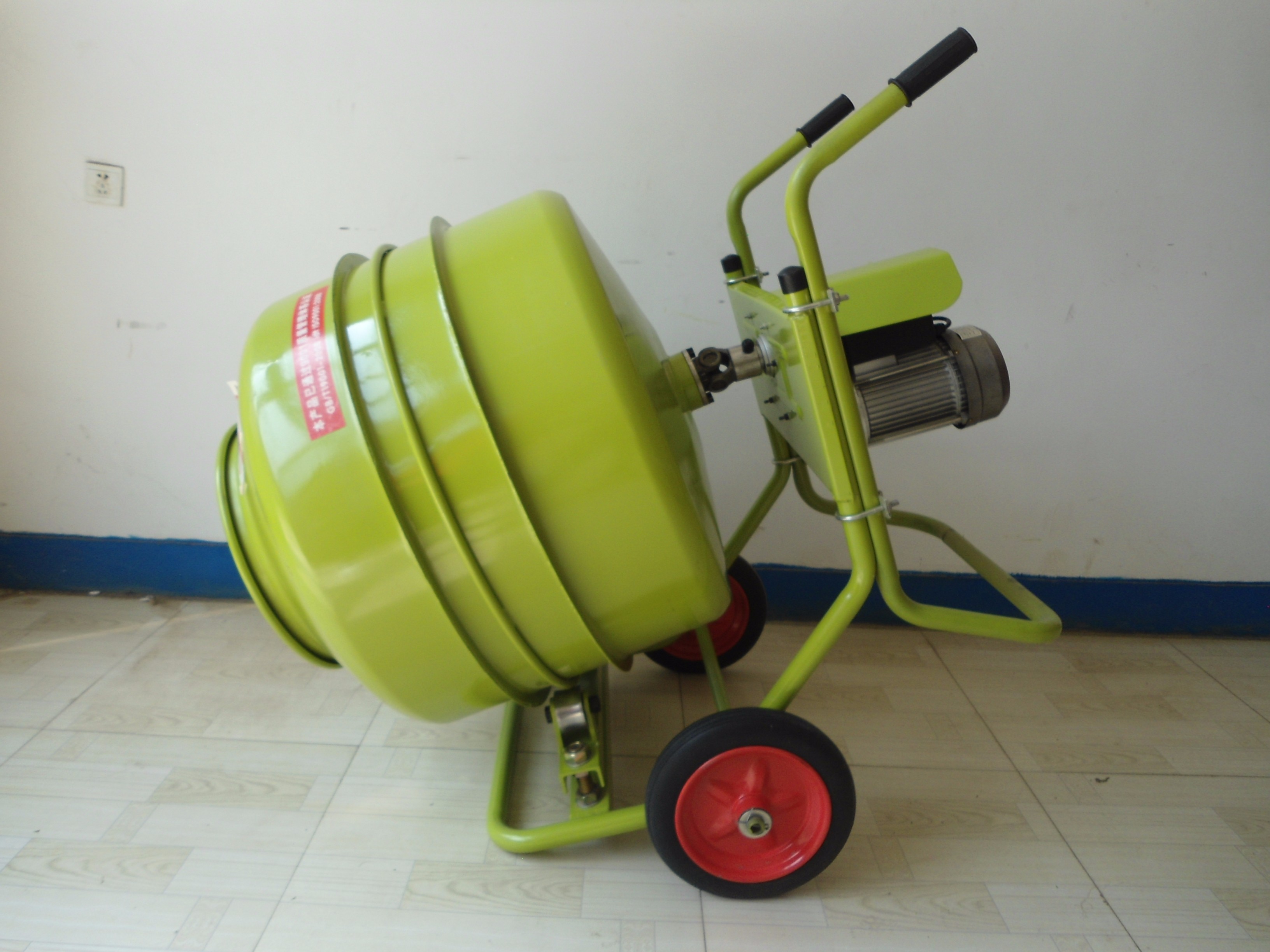 小型臥式攪拌機(jī)傾倒攪拌混合物狀態(tài)下展示--河北東圣吊索具制造有限公司--小型攪拌機(jī)|石材夾具|液壓堆高車|手動叉車 小型臥式攪拌機(jī)傾倒攪拌混合物狀態(tài)下展示--河北東圣吊索具制造有限公司--小型攪拌機(jī)|石材夾具|液壓堆高車|手動叉車