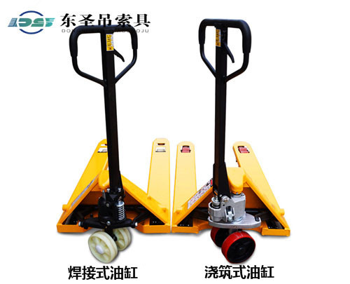 手推式叉車行走對比--河北東圣吊索具制造有限公司--手動叉車|液壓堆高車|石材夾具|小型攪拌機(jī)