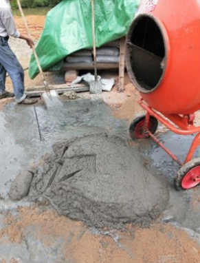 家用小型攪拌機(jī)使用現(xiàn)場--河北東圣吊索具制造有限公司--小型攪拌機(jī)|石材夾具|液壓堆高車|手動叉車 家用小型攪拌機(jī)使用現(xiàn)場--河北東圣吊索具制造有限公司--小型攪拌機(jī)|石材夾具|液壓堆高車|手動叉車