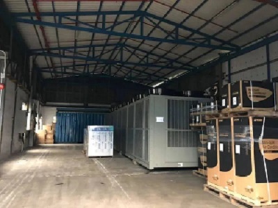 堆高車叉車搬運(yùn)紙箱包裝電器--河北東圣吊索具制造有限公司--手動叉車|液壓堆高車|石材夾具|小型攪拌機(jī)