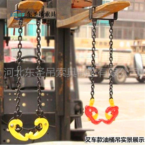 液壓堆高叉車與吊鉗配合使用作業(yè)現(xiàn)場(chǎng)--河北東圣吊索具制造有限公司--液壓堆高車|手動(dòng)叉車|石材夾具|小型攪拌機(jī)